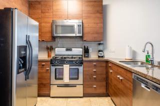 Sleek Marina Den Central Gym Pool King Bed - 5