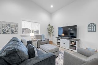 Peaceful Idaho Falls Stay Sleeps 8 - 7