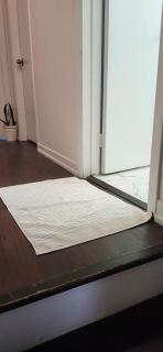 King Bed Ensuite Toilet Central Mississauga - Mississauga - 1