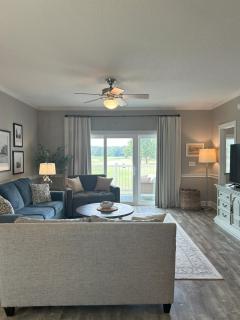 Birdie on the Green Bright 2BR Golfside Condo w9 Stunning Views & Modern Comfort - 4