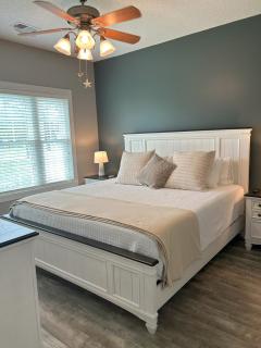 Birdie on the Green Bright 2BR Golfside Condo w9 Stunning Views & Modern Comfort - 2