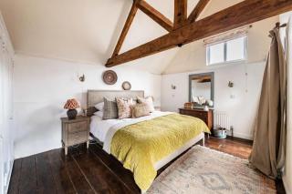 Mulberry Coach House - 9