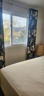 King Bed Ensuite Toilet Central Mississauga - 5