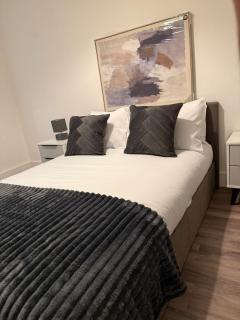 Modern 2BR in M5, Man United Stadium, and MediaCity - 6