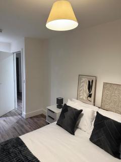 Modern 2BR in M5, Man United Stadium, and MediaCity - 5
