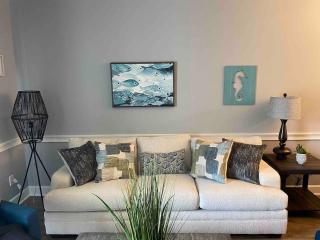 Captains Quarters Bright 2BR Pet Friendly Beach Condo w Coastal Decor Relaxed Vibes - 4