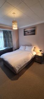 Comfortable London Home Private Bathroom and Kitchen Quick Heathrow Access - 7