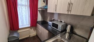 Comfortable London Home Private Bathroom and Kitchen Quick Heathrow Access - 2