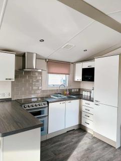 Billing Aquadrome - Bird Lake View - 6