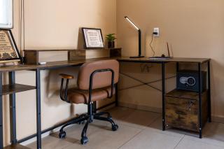 Starlink Wi-Fi, 4min to Beach & Downtown, Laundry Service Included, PetsOK - 2