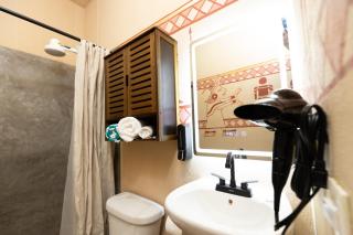 Starlink Wi-Fi, 4min to Beach & Downtown, Laundry Service Included, PetsOK - 7