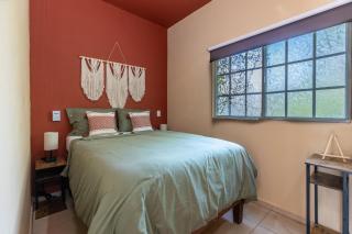 Starlink Wi-Fi, 4min to Beach & Downtown, Laundry Service Included, PetsOK - 9