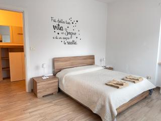 Private Parking, with a View of the Alba Hills - 9