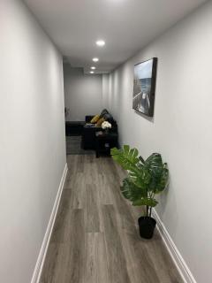 Modern 1BR Suite close to Toronto Airport - 4