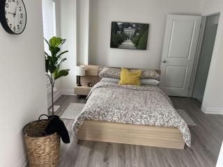 Modern 1BR Suite close to Toronto Airport - 2
