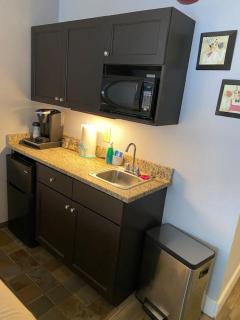 Laidback & Lazy Landmark Resort - 4