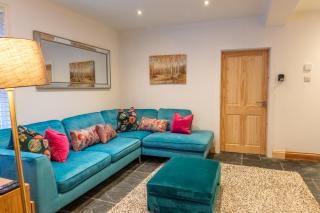 Elegant Neutral Bedroom with Ambient Lighting - 6