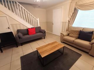 Luxury 3 Bedroom House with Parking - 9