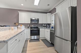 Oh My Gosh So Posh Stylish 2BR Condo w Glam Decor Bright Spaces & Relaxed Comfort - 4