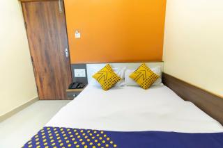 Hotel O SK Lodge - 0