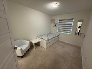 Fully furnished 3BR, 3WR entire two storey with unfinished basement- Ford Milton , ON Canada - 0