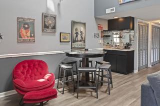 Rhythm Retreat Bar Patio & Space for 10 - 9