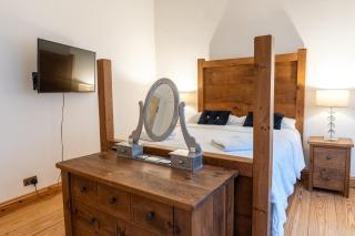 Gorgeous Double Room with High Ceiling - 3