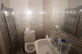 Evergreen apartments Flat Six - 3