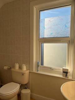 Large 3BR House Sleeps 9 Town Centre Parking - 4