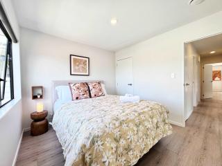 North Shore Convenience Stay 3BR - Yard & Deck - 3