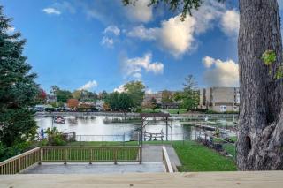 The Riverwalk Retreat on the Fox Waterfront Vacation Rental in Downtown McHenry 3BR 2BA Home with Private Pier - 9