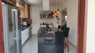 House with three bedrooms and pool - 8