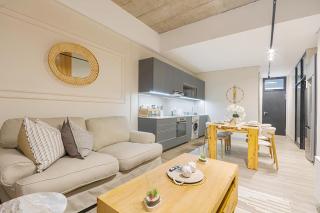 Sandton City Splendid Apartment 3 l Back up power & water l Walk to Sandton City & Nelson Mandela Square - 0