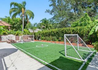 Pool Soccer Movie Room Game Room Sleeps 20 - Largo - 8