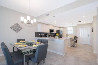 3180-305MN STOREY LAKE, CONDO 2/2 POOL VIEW - 9