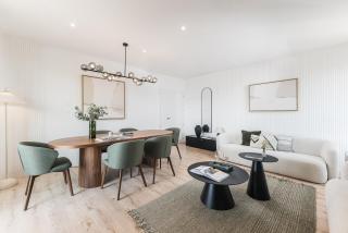 Homeclub 3BR Apt with Terrace, Parking, Pool, Gym & Cinema - 4