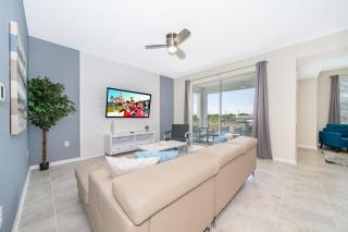 3141-202RF STOREY LAKE, CONDO 2/2 LAKE VIEW - 4