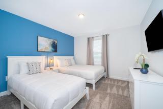 2585LA TOWNHOUSE 4 BEDROOMS & 3 BATHROOMS + POOL - 2