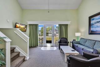 Pelicans Reef Large 2BR Condo w Vaulted Ceilings Loft Bedroom Space for 8 Guests - 8