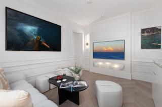 Deluxe Bondi Suite AC Internal Laundry - 8