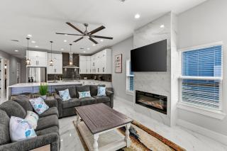 Stunning 4BR Home Near the Bay - 8