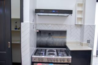 Sapphire Haven Lake Mansion Modern 3BR, Lakeview - 5