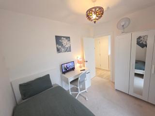 3 Bedroom apartment from F&A properties - 1