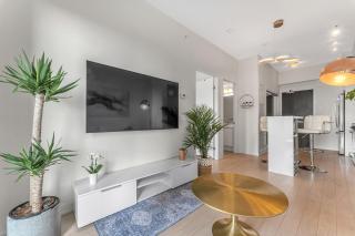 Hidden gem in Humber bay shores Toronto with parking - 8