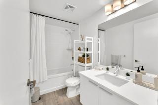 Hidden gem in Humber bay shores Toronto with parking - 4