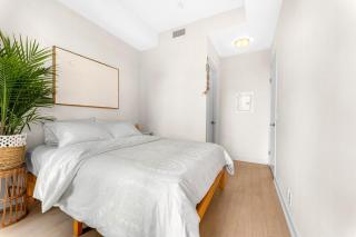 Hidden gem in Humber bay shores Toronto with parking - 1