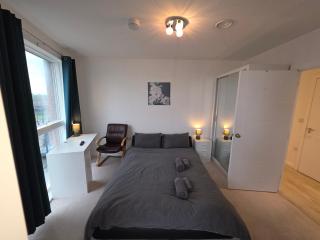 3 Bedroom apartment from F&A properties - 8