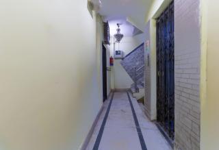 Hotel O Home Cozy Studio Collage Square Hotel Maya International Near St. Thomas's Church - 7