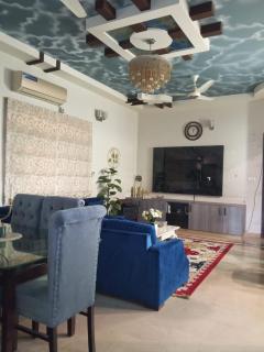 Luxury 3 Bedrooms Plus D D & L Groud Floor Portion in Gulistan e Jauhar Karachi - 9