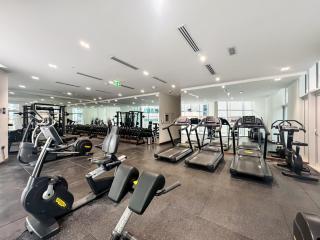 Stunning Burj Khalifa & Lake View 2BR with GYM and Pool - 1